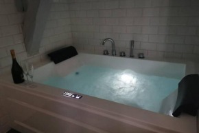 Appartement jacuzzi privatif : Urban Love